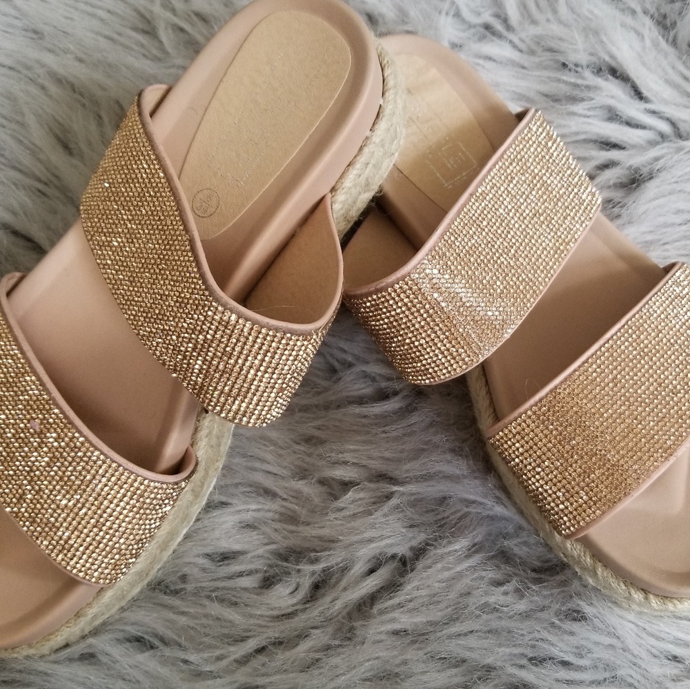 Pretty Sandals - Picture 2 of 2